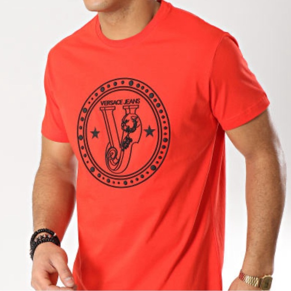 Versace Men’s Red and Black T-Shirt - Picture 3 of 7